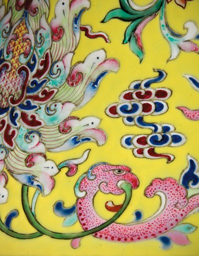 Detail (Een van een Paar Keizerlijke Famille Rose Vazen) door Qing Dynasty   Jiaqing Period Chinese School