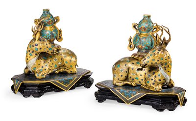 Een paar liggende herten door Qing Dynasty   Qianlong Period Chinese School