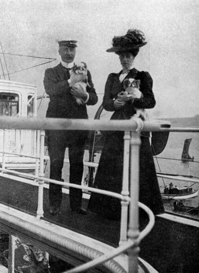 Prinses Victoria 1868-1935 met de honden van de koningin, 1908 door Queen Alexandra