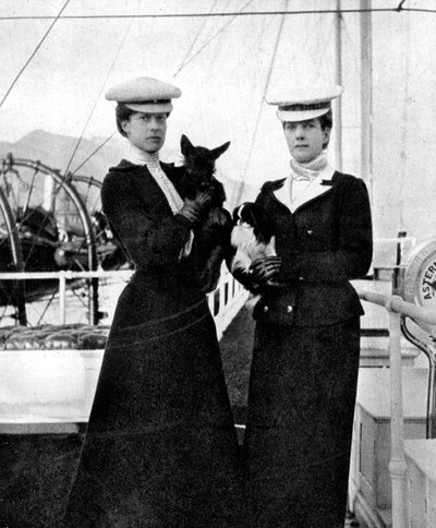 Koningin Alexandra 1844-1925 met haar dochter Prinses Victoria 1868-1935, 1908 door Queen Alexandra