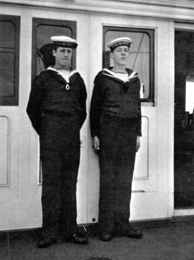 Twee scheepsjongens op het koninklijke jacht Victoria en Albert III door Queen Alexandra