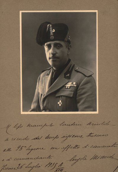 Album "MVSN- Zwarthemden": Console van de Militie in uniform, 07/1935 door R. Petrelli