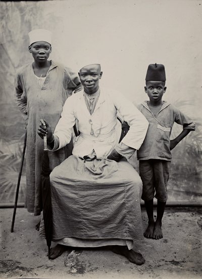 Man en twee jongens, Tanzania door R. V. Pereira