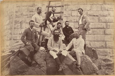 Leidinggevend personeel van Messrs. Glover & Co. bij de Sindh-brug (recto, bovenaan) door Raja Deen Dayal