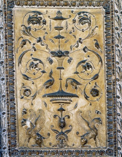 Stucwerk van pilaren, decoratie naar tekening van Raphael, van loggia
