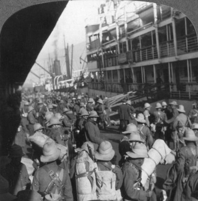 Afrikaanse zonen varen naar Engeland, Luchtvaartkorps aan boord van transport, Eerste Wereldoorlog, c1914-c1918 door Realistic Travels Publishers