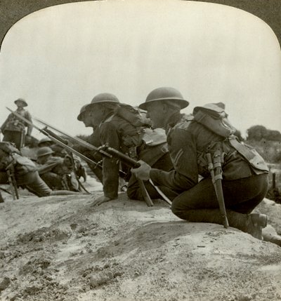 Canadese infanterie stormt een Duitse positie, Eerste Wereldoorlog, 1914-1918 door Realistic Travels Publishers