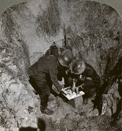 Gevangen Duitse gevangene geeft informatie aan zijn gevangenemers, Eerste Wereldoorlog, 1914-1918 door Realistic Travels Publishers