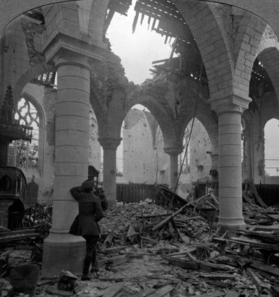 Kerk in ruïnes, Richebourg, Frankrijk, Eerste Wereldoorlog, 1914-1918 door Realistic Travels Publishers