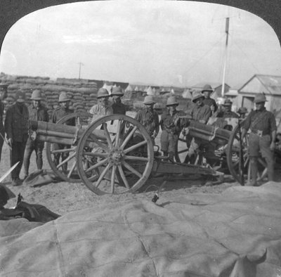 Oorlogsbuit, kanon en voorraden buitgemaakt van de Turken, Palestina, Eerste Wereldoorlog, c1914-c1918 door Realistic Travels Publishers
