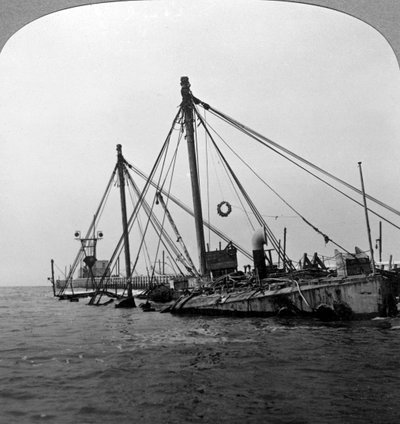 Gezonken oorlogsschip HMS Vindictive, Oostende, België, Eerste Wereldoorlog, 1918 door Realistic Travels Publishers