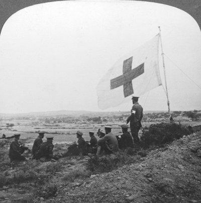 Het Britse Rode Kruis in het veld, klaar voor zijn barmhartige taak, Eerste Wereldoorlog, ca. 1914-1918 door Realistic Travels Publishers