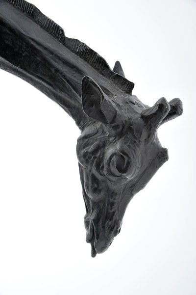 Grote giraffe met gebogen hoofd, gemodelleerd 1909-10, gegoten voor 1913 door Rembrandt Bugatti