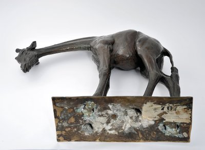 Grote giraffe met gebogen hoofd, gemodelleerd 1909-10, gegoten voor 1913 door Rembrandt Bugatti