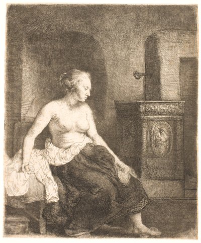 Vrouw die half aangekleed naast een kachel zit door Rembrandt van Rijn