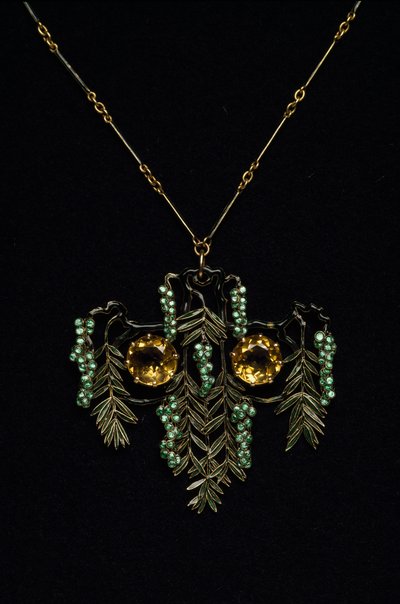 Art Nouveau: halsketting in goud, topaas en email. Atelier René Lalique door Rene Jules Lalique