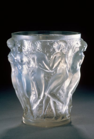 Bacchantes vaas in opalescent glas, ca 1920, door Rene Lalique. Frankrijk, 20e eeuw. door Rene Jules Lalique
