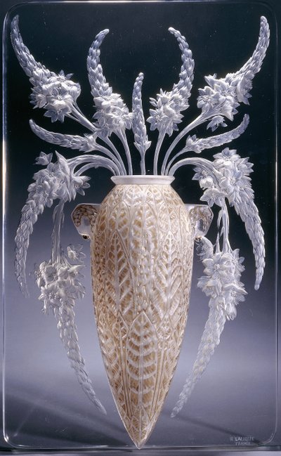 Vaas Veronique; een van een paar gegoten glazen appliques door Rene Jules Lalique