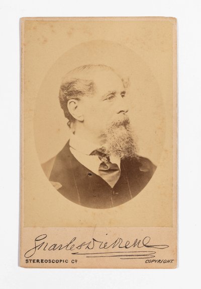 Carte de visite van Charles Dickens met handtekening van Dickens door Robert Hindry Mason