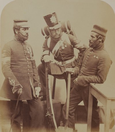Kleur-sergeanten J. Stanton, Kester Knight en W. Bruce, Royal Sappers and Miners, 1856 door Robert Howlett