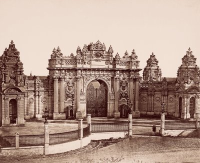Dolmabahçe Paleis Keizerlijke Poort door Robertson and Beato