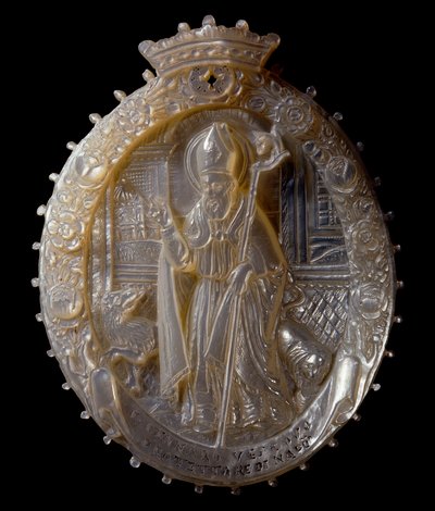 Camee in parelmoer van San Gennaro de vicaris door Roc Salomon