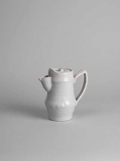 Wit tingeglazuurd koffiepot, 1914-15 door Roger Eliot Fry
