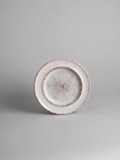 Witte tin-glazuur zijbord; Blauw geglazuurd zij- of fruitbord, 1914-18 door Roger Eliot Fry