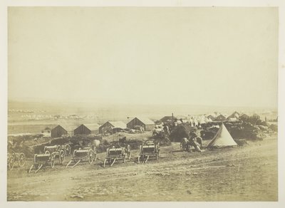 Artilleriewagens, Balaklava in de verte door Roger Fenton