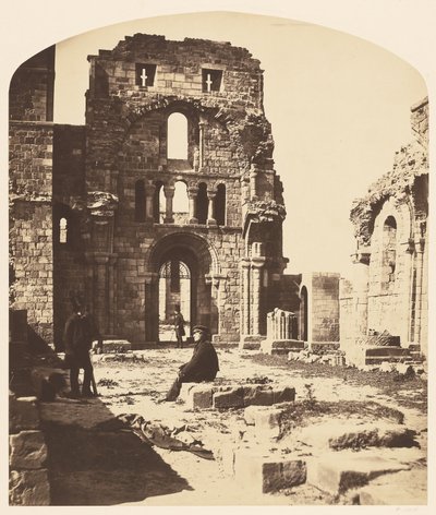Interieur, priorij van Lindisfarne, westelijk uiteinde door Roger Fenton