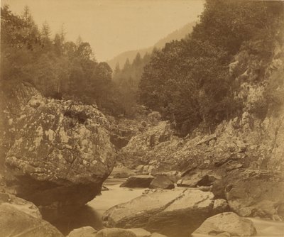 Rotsen in de Lwgwy: Bettws-y-Coed. door Roger Fenton