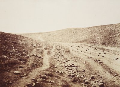 De vallei van de schaduw des doods door Roger Fenton
