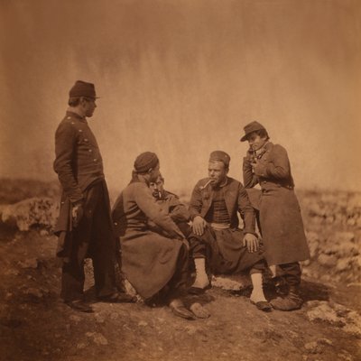 Twee Franse Soldaten Staand naast drie Zouave Soldaten Zittend en Rokend, Krimoorlog, Krim, Oekraïne door Roger Fenton
