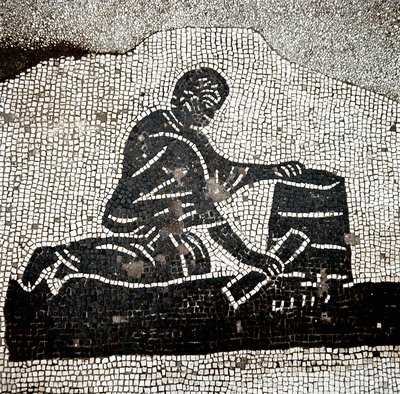 Een arbeider die een schepel vult door Roman