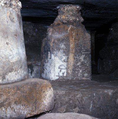 Oud Rome, archaïsche periode: tempel gebouwd onder de lapis niger in het Romeinse forum en met een van de oudste inscripties in het Latijn. 6e eeuw v.Chr. Italië door Roman
