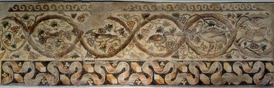 Oud Rome: mozaïek van de seizoenen met bloemen en dieren. Uit de binnenplaats van de Constantijnse villa van Daphne. Uit Antiochië (het huidige Antakya) in Turkije 325-330 AD. Parijs, Louvre Museum door Roman