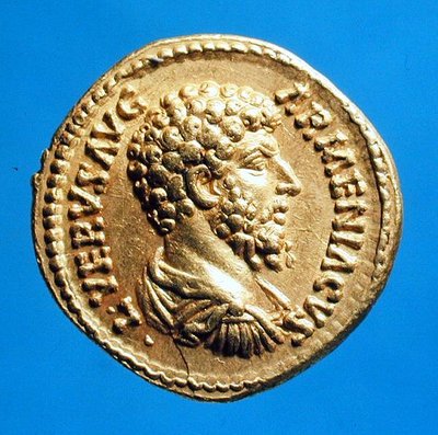 Aureus (voorzijde) met de buste van Lucius Verus, gedrapeerd en gepantserd. Inscriptie: L VERVS AVG ARMENIACVS door Roman