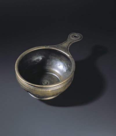 Bronzen patera versierd op de bolling, basis en handvat, van Whitehill, Westruther door Roman