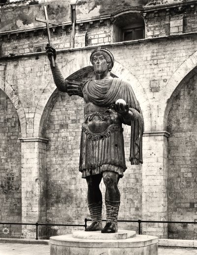 Kolossaal standbeeld mogelijk van Keizer Valentinianus I (321-375) genaamd 