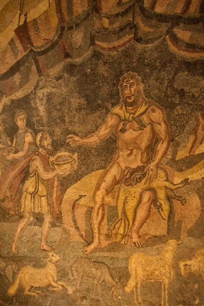 Cycloop vloermozaïek, Villa Romana del Casale, Piazza Armerina, Sicilië, Italië door Roman