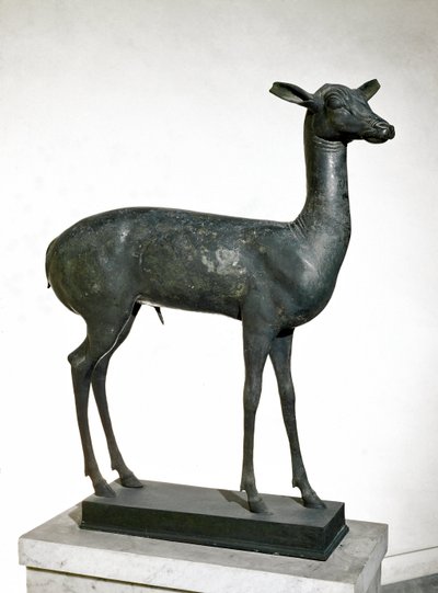 Hert (bronzen sculptuur) door Roman