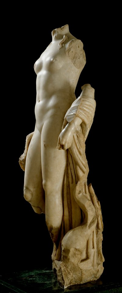 Diana, 2e eeuw (marmeren beeldhouwwerk) door Roman