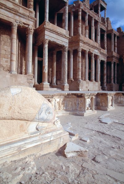 Dolfijnen, decoratie in proscenium, Romeins theater, Sabratha (UNESCO Werelderfgoedlijst) door Roman