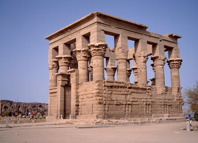 Egyptische oudheid: kiosk van Marcus Ulpius Trajanus door Roman