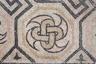 Geometrisch patroon van de Via san Rocchino domus, 2e eeuw na Christus (mozaïek) door Roman