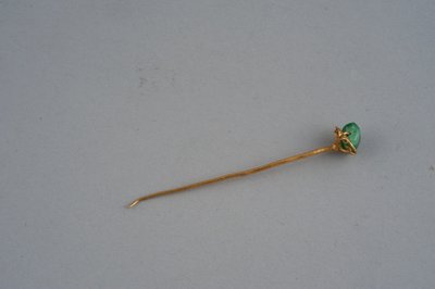 Haarspeld (goud en smaragd) door Roman