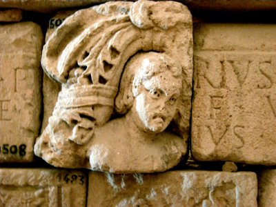 Hoofd, fragment van een sarcofaag, ca.1e eeuw door Roman