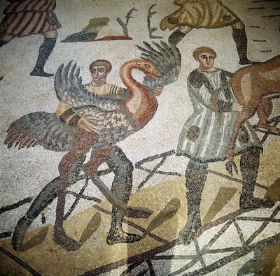 Jager laadt struisvogel op een schip, detail (mozaïek) door Roman