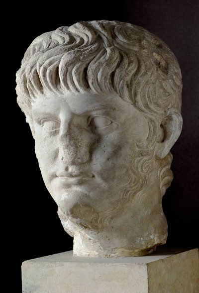 Marmeren hoofd van Nero (Nero Claudius Caesar augustus Germanicus) (37-68 AD) Rome, Museo Nazionale Romano - Buste van keizer Nero (Nero Claudius Caesar augustus Germanicus) (37-68 AD) - Marmeren sculptuur - Musei Capitolini, Rome, Italië door Roman