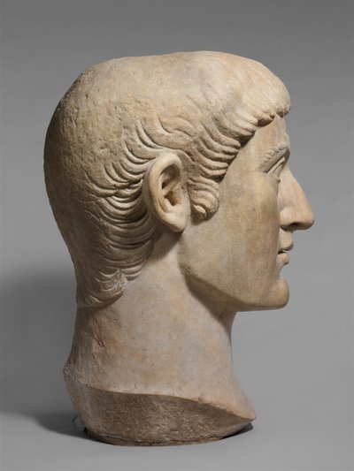 Marmeren portretkop van keizer Constantijn I, ca. 325-370 n.Chr. door Roman